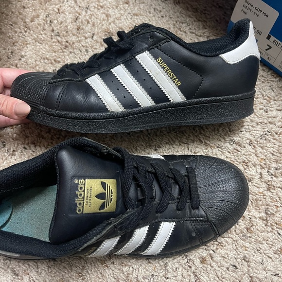 Adidas women size 7 - Picture 3 of 3